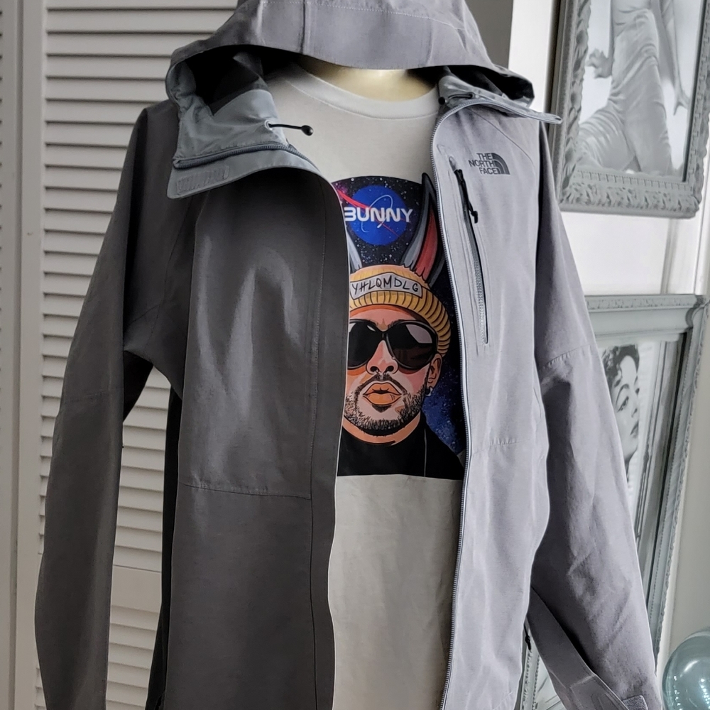 THE NORTH FACE GRAY JACKET